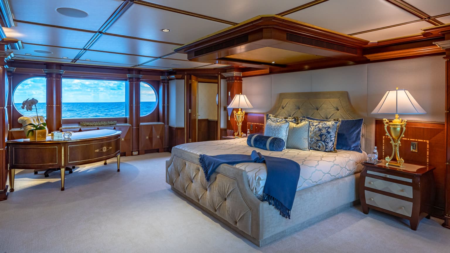 Starship yacht accommodation